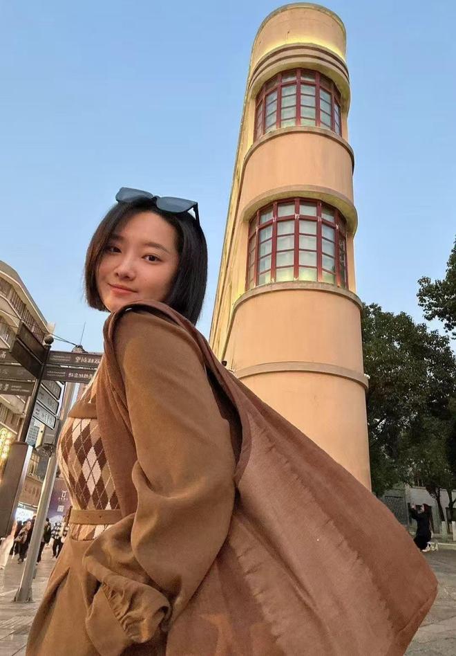 照片曝光！长得很漂亮弟弟发声！AG真人平台在三亚被咬伤的女孩(图4)